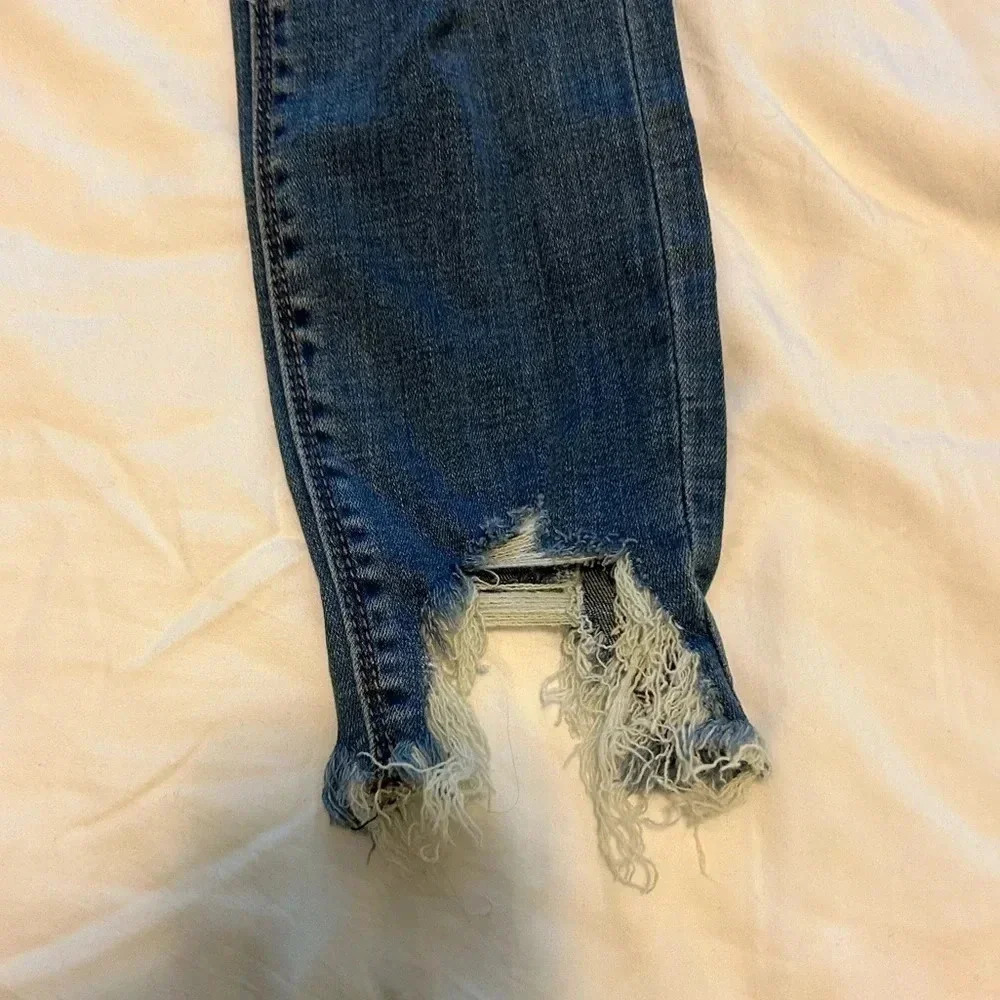 Express Jeans Performance Stretch Skinny Midrise Distressed Jeans - 0 - Picture 3 of 6